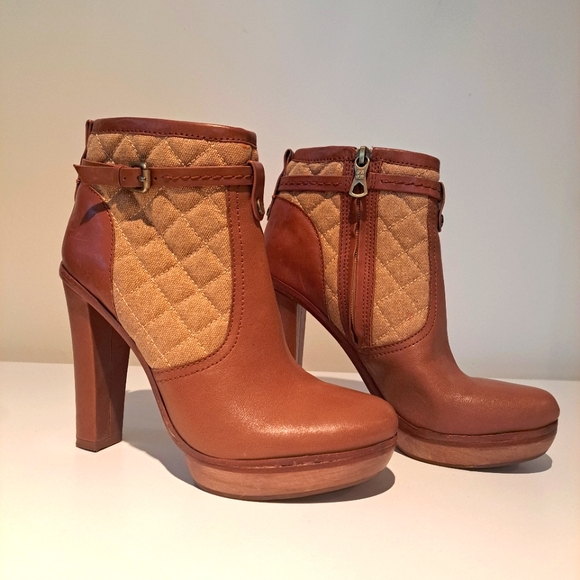 BCBG BOOTIES - Picture 1 of 9